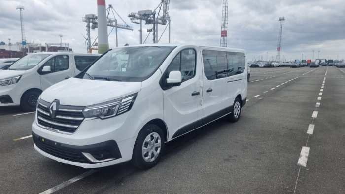 Renault Trafic Passenger LWB L2H2 2.0L Dci 170 Turbodiesel 6-Speed MT 170bhp 9-Seater L2H2 Passenger LWB
