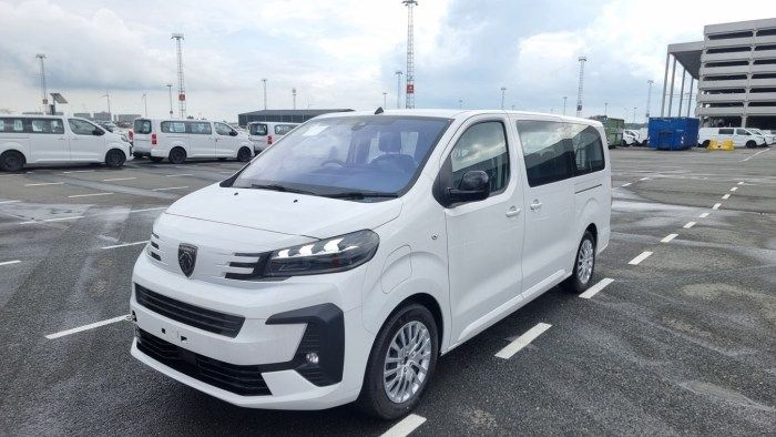 Peugeot e-Traveller Passenger Van L3H1 FWD Electric 75kwh / Range 350 km 8-Seater L3H1