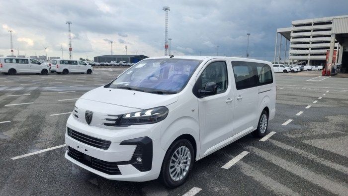 Peugeot Traveller Passenger Van L3H1 FWD 2.0L BlueHDi Diesel 8-Speed AT 180bhp 8-Seater L3H1