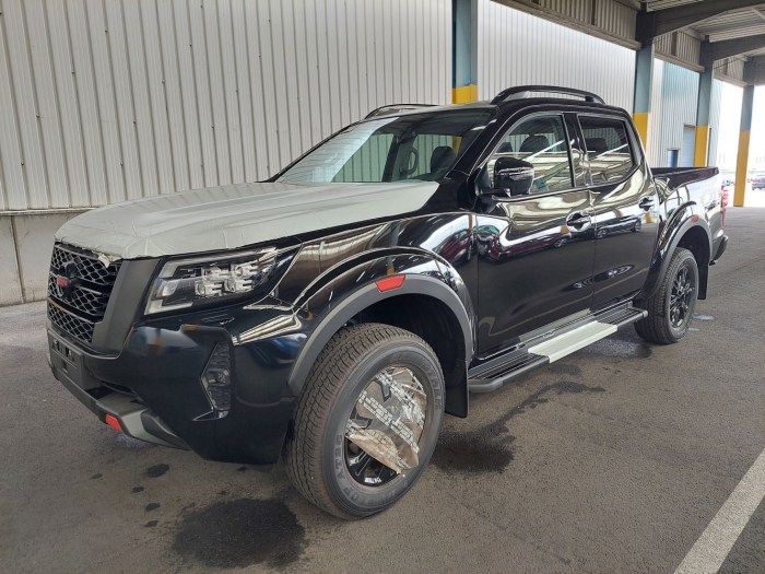 Nissan Navara PRO-4X DC 4x4 2.5L Diesel Common Rail 7-Speed AT 190bhp Pro-4X