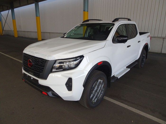 Nissan Navara PRO-4X DC 4x4 2.5L Diesel Common Rail 7-Speed AT 190bhp Pro-4X